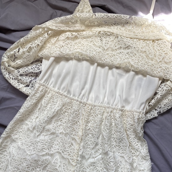 Cream lace romper - Picture 2 of 4